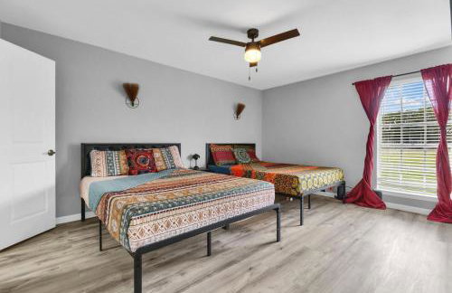 Spacious 2BR Condo close to Restaurants and Nightlife with WiFi - Foto 18