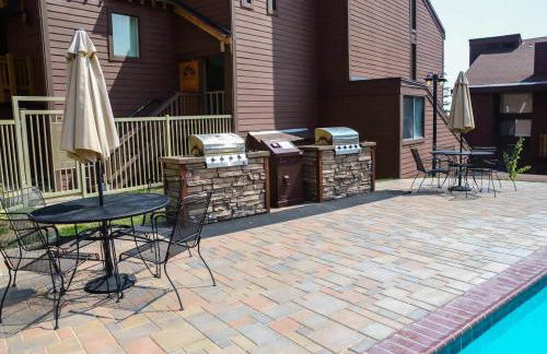 Mammoth Ski & Racquet with Shared Hot Tub & Pool - Foto 12