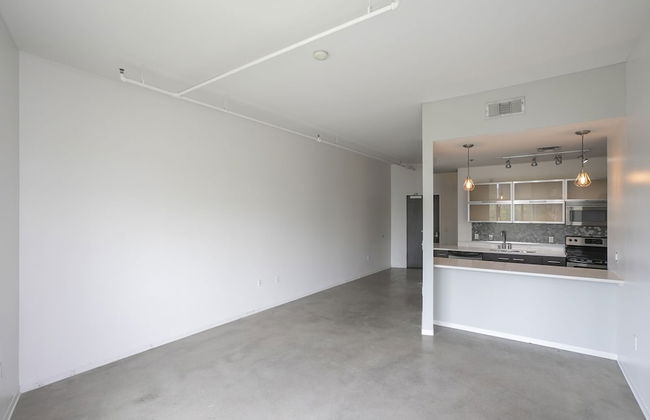 Unfurnished Condo | Amazing Layout with Balcony and In-building Storage Unit - Foto 14