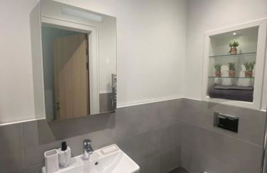 London Heathrow Airport Apartment Voyager House Terminal 12345 - EV electric and Parking available - Foto 16