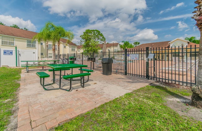 Near Theme Parks! Potter's Castle! Gorgeous, 3 BR's, Sleeps 8, Pool! - Foto 33