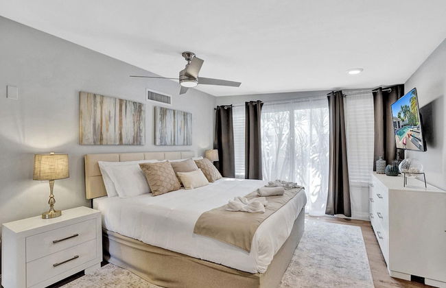 5BR with Heated Pool 5 min to Beach - Photo 6