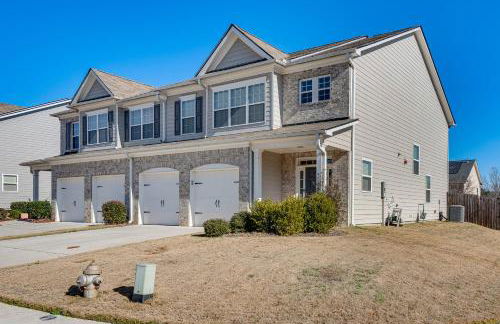 Near ATL! Spacious Townhome with Patio and WFH Setup - Foto 26