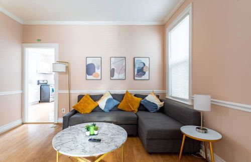 City Outside Serenity Inside: 2B1B NYC - 40 Min - Photo 1