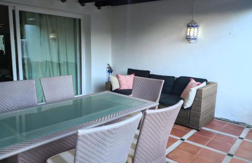 Bonito piso con jardines y piscina - Foto 34