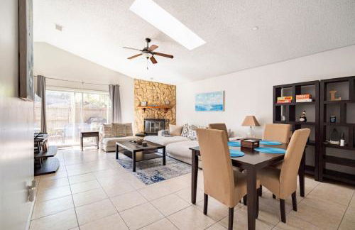 Beach Retreat with Backyard Flair and Yard Games - Foto 9