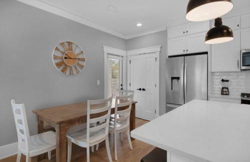 Golf Cart, 3 King Beds, Covered Rooftop Area, Half Mile to Beach! - Foto 17