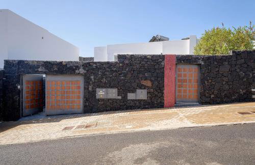 Luxury and Harmony House - Photo 32