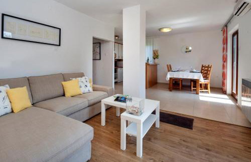 Apartment Doris with Private Pool and large Garden - Photo 7