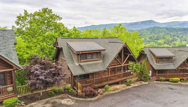 Resort Cabin w/ Hot Tub, Pool Table, Deck Views Summit View Way by Avantstay - Foto 4, Interior