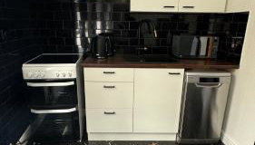 Free Parking! Kingston Studio, ideal for professionals relocators and leisure stays, near Kingston Station and Shopping Centre - Photo 3