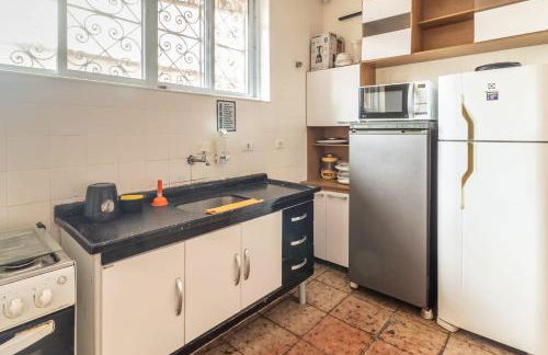 Casa Lindíssima e Espaçosa com 2 Piscinas - Adulto e Infantil, Perto da Praia, Opção da Piscina Adulto Aquecida Cobrado à Parte, 4 Quartos Frente as Piscinas, Área Gourmet Completa com Churrasqueira, Forno e Fogão a Lenha, Mesa de Bilhar, Lareira na Sala - Photo 21