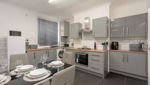 Family-Friendly 2-Bed Home with Games & Fireplace - Foto 2, stove, toaster