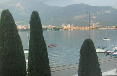 Little Marina Apartment - Lake Como East Side - lake front - Foto 31