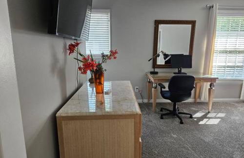 Luxury Pool with King beds Near Shops and Dining - Foto 70