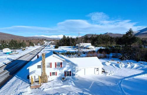 Renovated farmhouse on snowmobile trail with firepit & mountain views, 10 min from Bretton Woods! - Foto 37