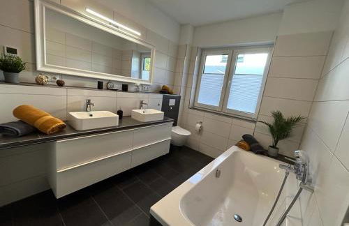 Exklusive Ferienwohnung bei Berlin, bis 5 Gäste, große Terrasse, Garten - Foto 12