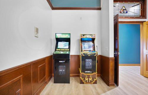 6BR Houghton Lake House with Indoor Pool, Hot Tub and Golf Simulator - Photo 73