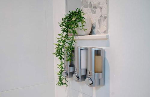 Cozy 3BR with Patio & Yard Near Ybor City - Foto 22