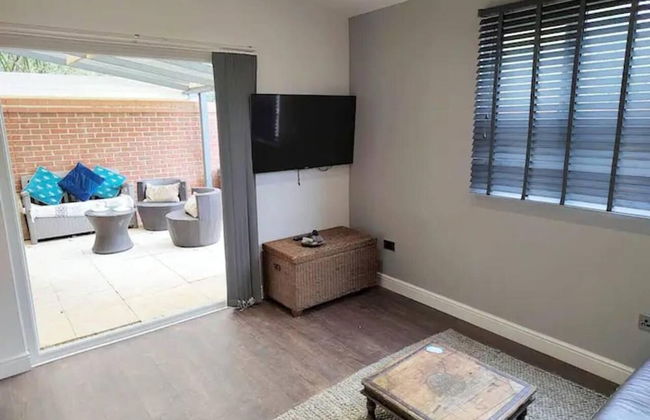 The Ayres House 2-bed Apartment in Cambridge - Photo 4