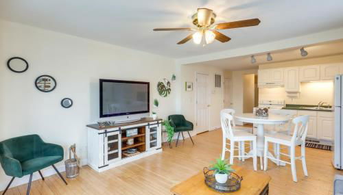 Cozy Delafield Apartment - Walk to Lake! - Foto 2