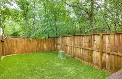 Modern Woodlands Townhome with Spacious Yard and Patio - Photo 26