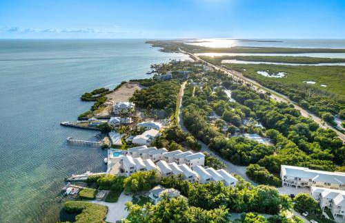 Oceanfront Oasis BBQ Patio, Free Dock, Pool and Secret Speakeasy - Foto 1