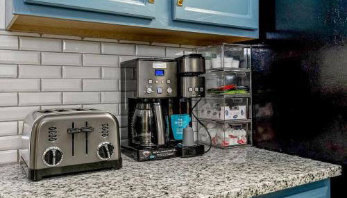 Modern Comfort in Historic Charm: 4BR KC Retreat - Foto 3