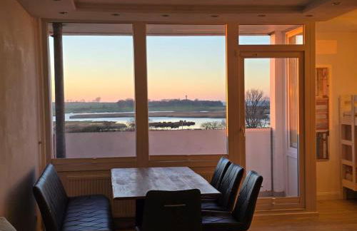Moderne Wohnung mit Sonnenuntergang über dem Meer - Foto 1