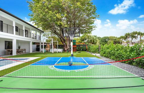 The World's Mansion - Game Room, 9 Bedrooms, HtdPool, Mini Golf, BBQ - Foto 2