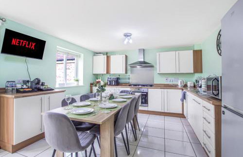 4Bed 3 Bath Home I Sleeps 7-9 I Family & Contractors I Parking - Foto 16