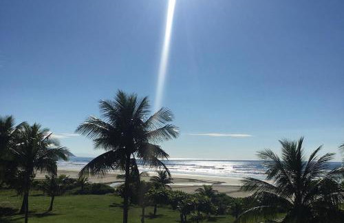 Pé na areia mais tranquilo de Bertioga - Maitinga - Foto 2