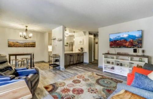 Modern MTN Condo Cozy 2BR Retreat Heated Pool - Foto 5