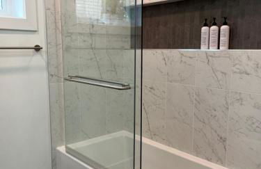 Upscale 3BR I Walk Score 99 I Metro I Free Parking - Foto 10