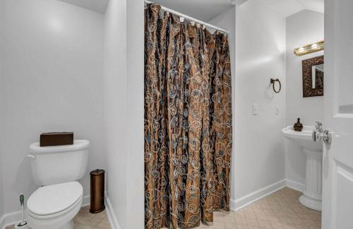 LakeFront | HotTub | Dock | 4BD4.5BA | FreeParking - Foto 46