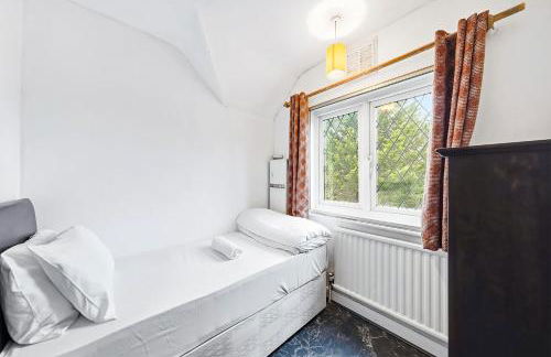 Sally's 4 Bed Home in St Albans - Foto 43