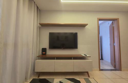 AP centro ao lado do comércio piscina quartos com ar condicionado e estacionamento - Foto 31