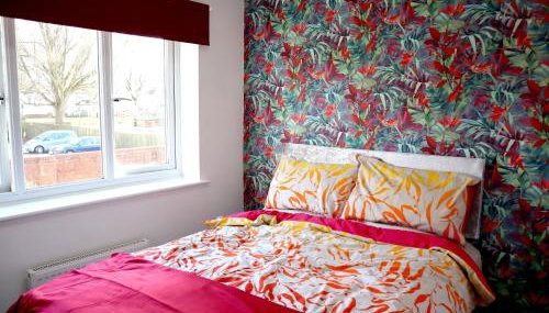 In Our Liverpool Home Sleeps 5 in 2 Double & 1 Single Bedrooms - Foto 3