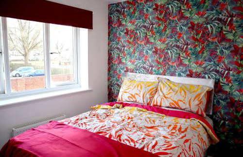 In Our Liverpool Home Sleeps 5 in 2 Double & 1 Single Bedrooms - Foto 3