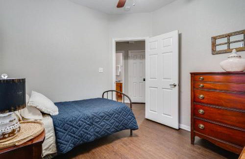 1 Mi to Historic Dtwn Weatherford Home with Yard - Foto 18