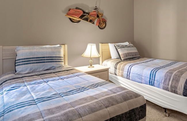 Upstay - Unbeatable Location Condo w Garden Patio - Photo 17