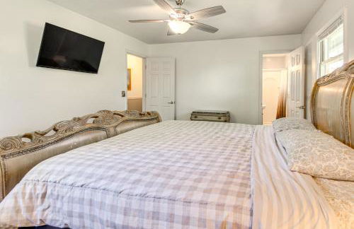 1 Mi to Pisgah Natl Forest Wooded Haven with Deck - Foto 11