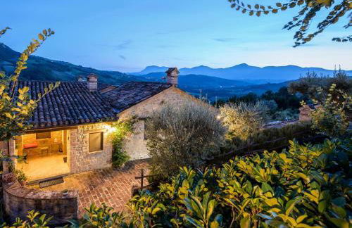 Elegant Stone House w/ Pool - Foto 63