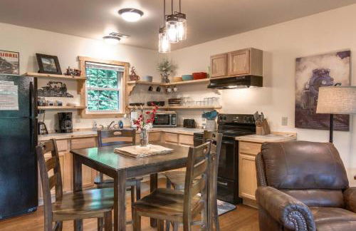 Train Rides, Trails and Casino Fun is Your Smoky Hub - Foto 24