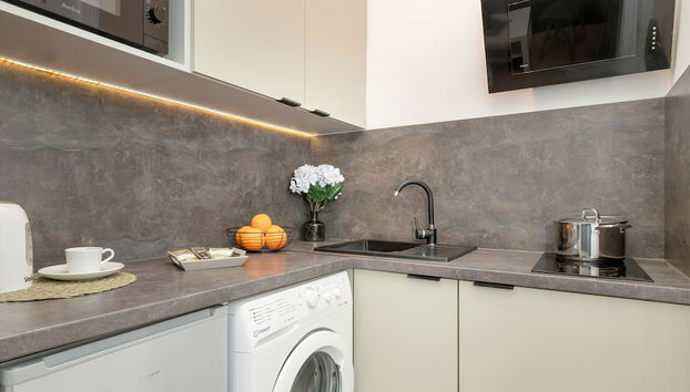 Bright Studio With Balkony by Renters - Foto 4, Cocina privada