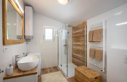 Villa Mala Smišna Poolside Paradise by the Sea - Photo 32