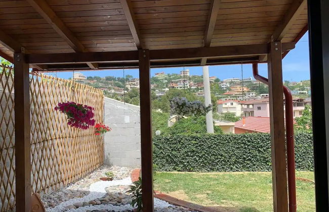 Entire unit near beach access to garden - Photo 9