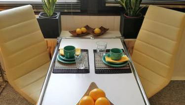 Modern eingerichtetes Zimmer - Foto 4