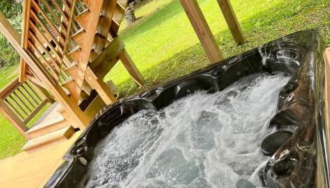 Wooded Retreat with game area and hot tub - Foto 3