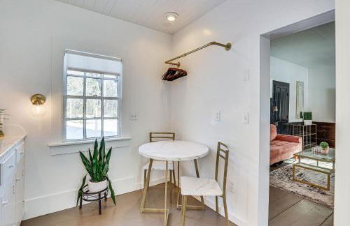 Quaint Winesburg Cottage with Porch and Pond! - Foto 12